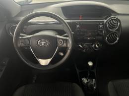 TOYOTA - ETIOS - 2017/2018 - Prata - Sob Consulta
