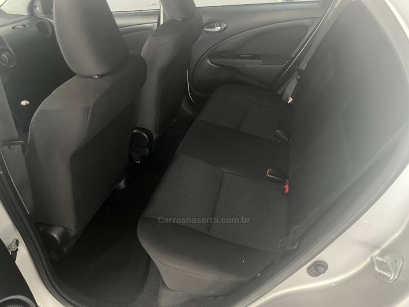 TOYOTA - ETIOS - 2014/2014 - Prata - Sob Consulta