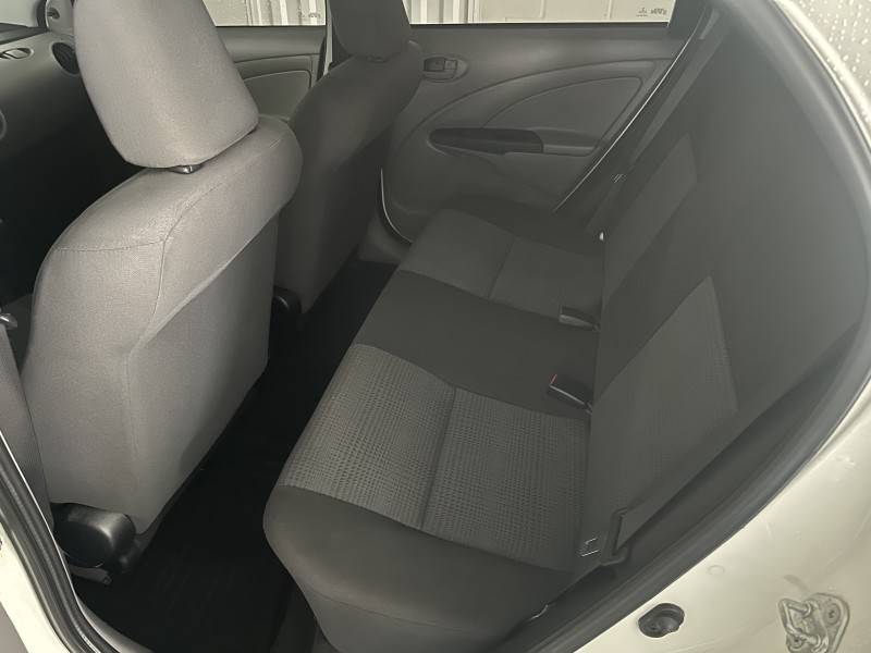 TOYOTA - ETIOS - 2013/2013 - Branca - Sob Consulta