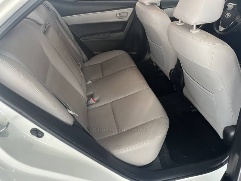 TOYOTA - COROLLA - 2016/2017 - Branca - R$ 93.500,00