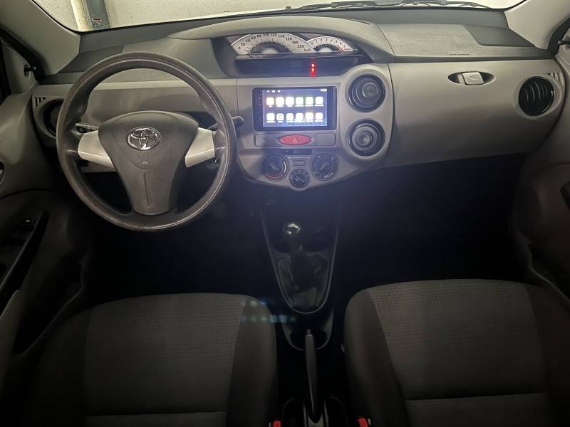 TOYOTA - ETIOS - 2013/2013 - Branca - Sob Consulta