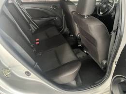 TOYOTA - ETIOS - 2017/2018 - Prata - Sob Consulta