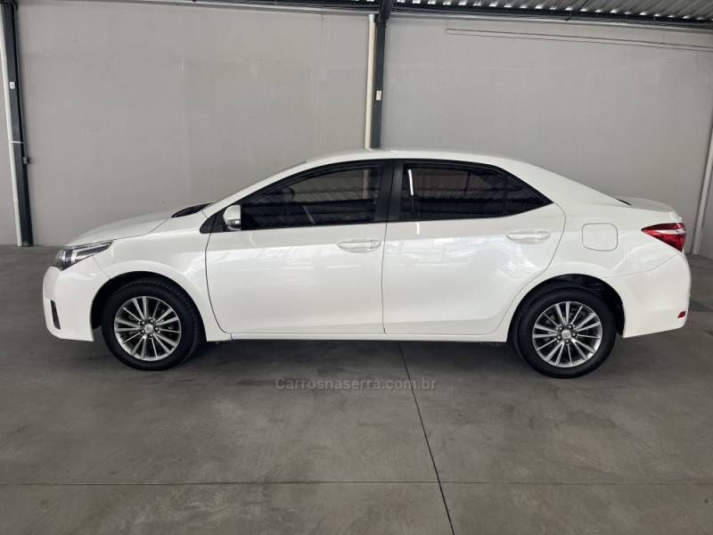 TOYOTA - COROLLA - 2016/2017 - Branca - R$ 93.500,00