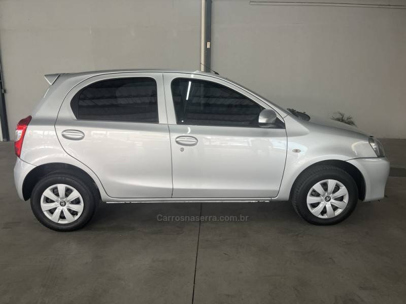 TOYOTA - ETIOS - 2014/2014 - Prata - Sob Consulta