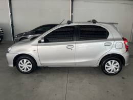 TOYOTA - ETIOS - 2017/2018 - Prata - Sob Consulta