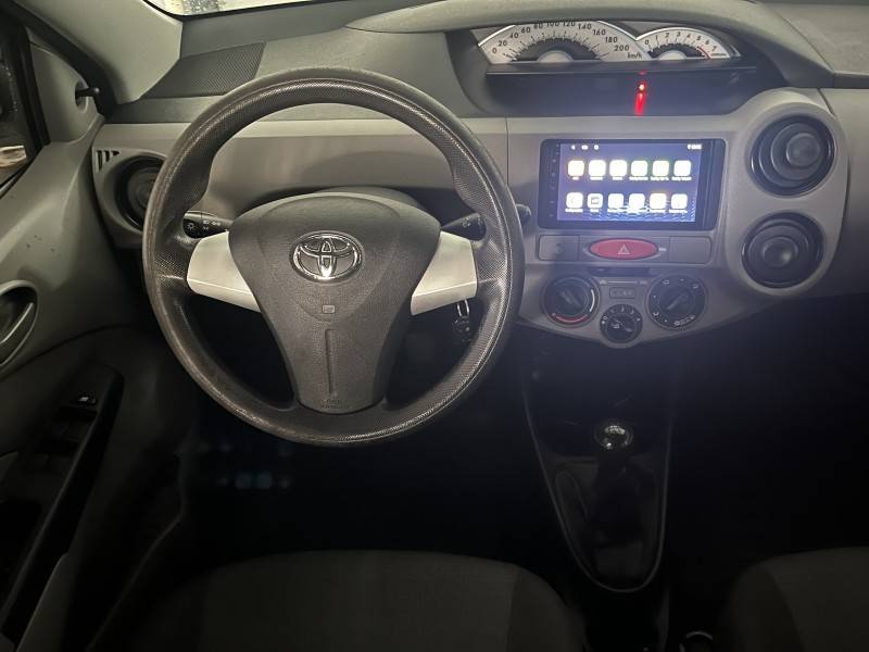 TOYOTA - ETIOS - 2013/2013 - Branca - Sob Consulta