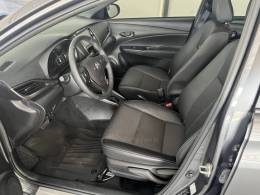 TOYOTA - YARIS - 2023/2024 - Cinza - Sob Consulta