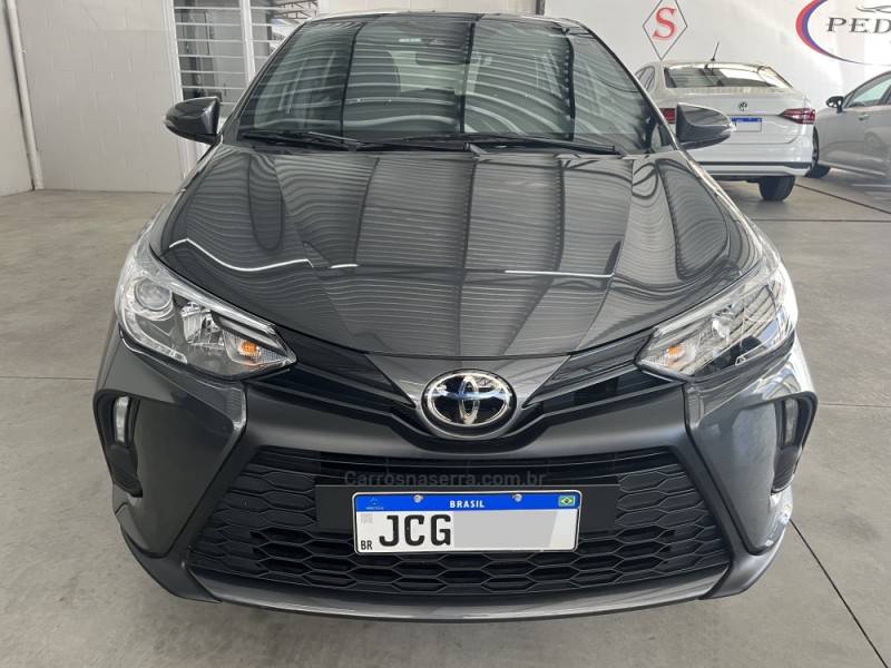 TOYOTA - YARIS - 2023/2024 - Cinza - Sob Consulta