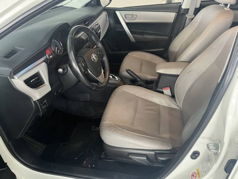 TOYOTA - COROLLA - 2016/2017 - Branca - R$ 93.500,00