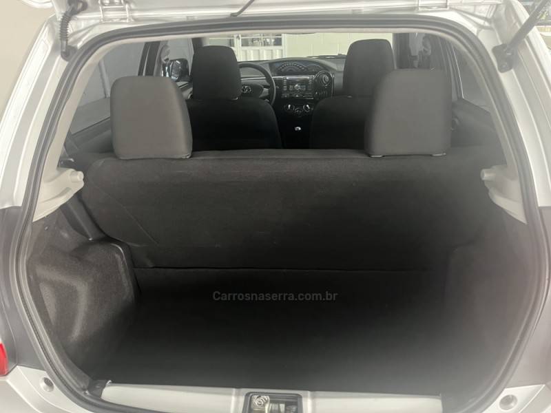 TOYOTA - ETIOS - 2014/2014 - Prata - Sob Consulta