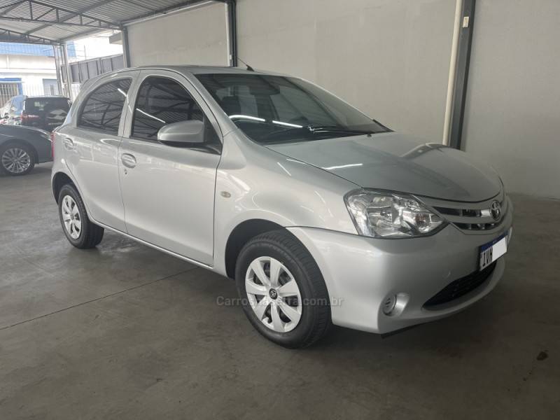 TOYOTA - ETIOS - 2014/2014 - Prata - Sob Consulta