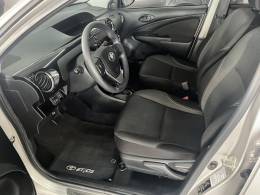 TOYOTA - ETIOS - 2017/2018 - Prata - Sob Consulta