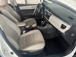 TOYOTA - COROLLA - 2016/2017 - Branca - R$ 93.500,00