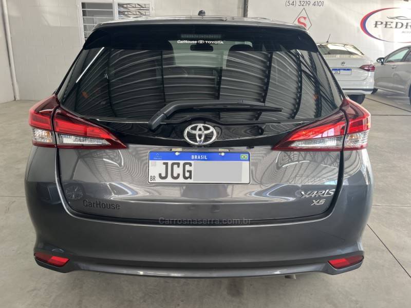 TOYOTA - YARIS - 2023/2024 - Cinza - Sob Consulta