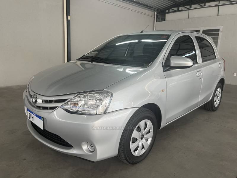 TOYOTA - ETIOS - 2014/2014 - Prata - Sob Consulta