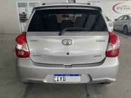 TOYOTA - ETIOS - 2017/2018 - Prata - Sob Consulta