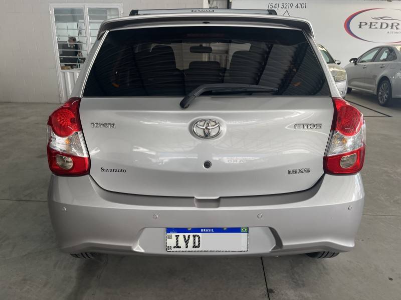 TOYOTA - ETIOS - 2017/2018 - Prata - Sob Consulta