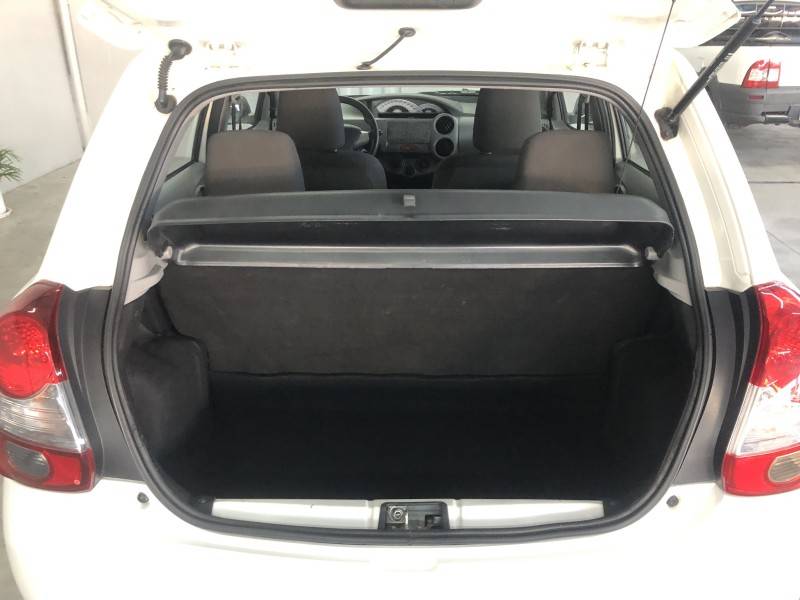 TOYOTA - ETIOS - 2013/2013 - Branca - Sob Consulta