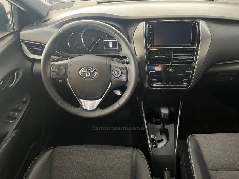 TOYOTA - YARIS - 2023/2024 - Cinza - Sob Consulta