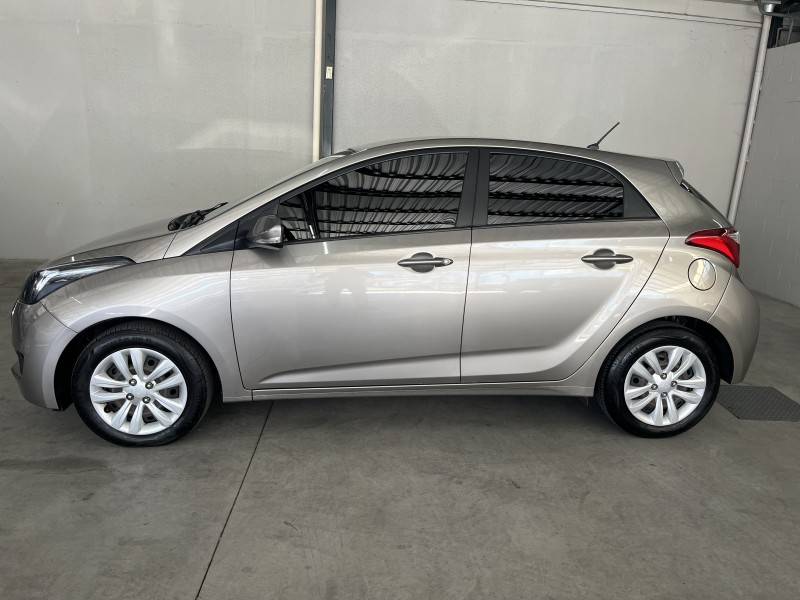 HYUNDAI - HB20 - 2017/2018 - Prata - R$ 56.900,00