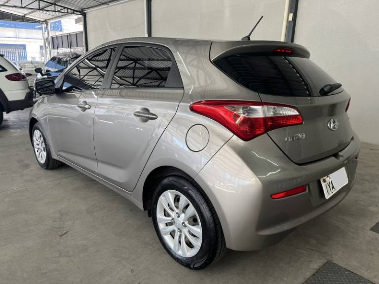 HYUNDAI - HB20 - 2017/2018 - Prata - R$ 56.900,00