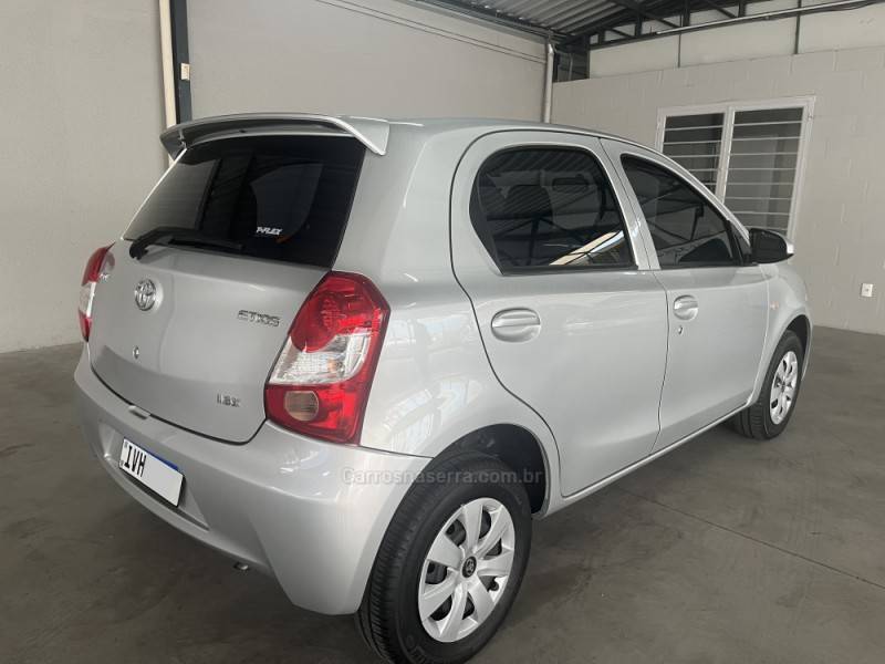 TOYOTA - ETIOS - 2014/2014 - Prata - Sob Consulta