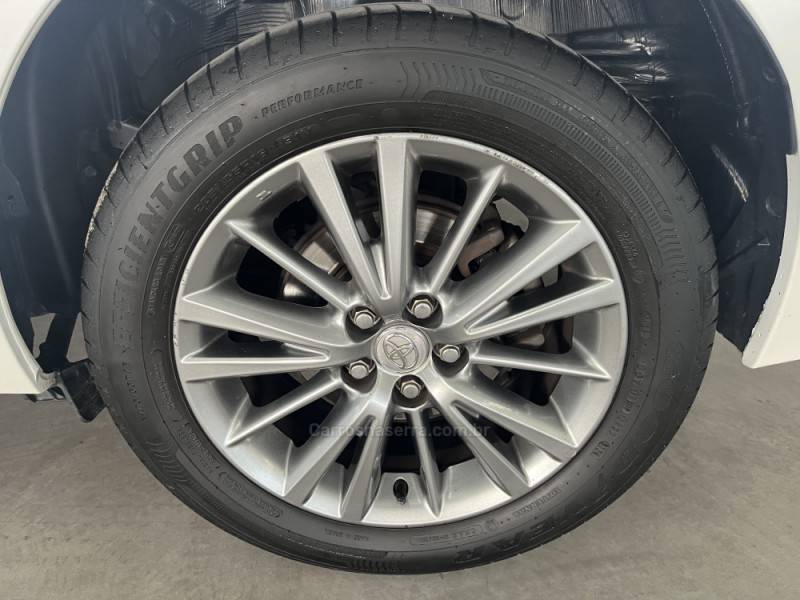 TOYOTA - COROLLA - 2016/2017 - Branca - R$ 93.500,00