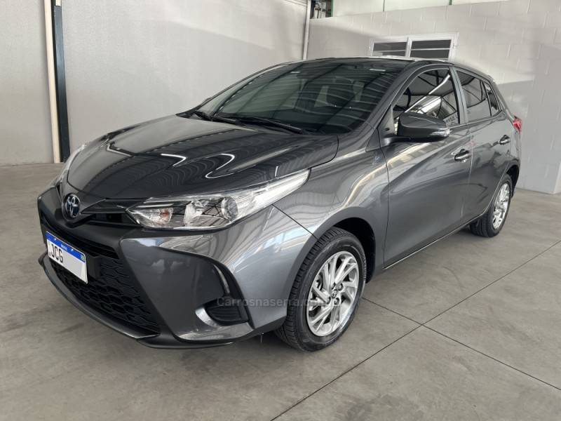TOYOTA - YARIS - 2023/2024 - Cinza - Sob Consulta