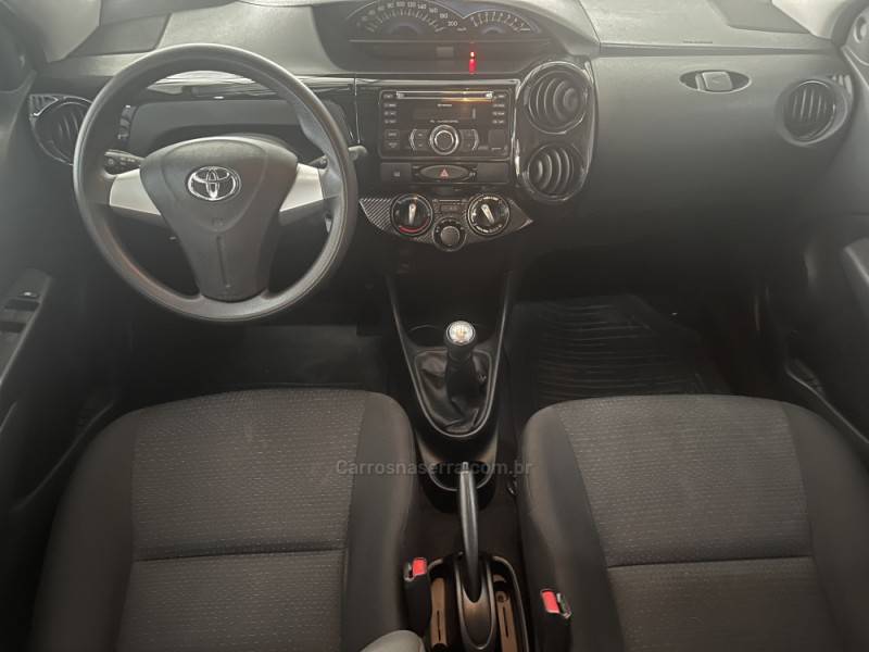 TOYOTA - ETIOS - 2014/2014 - Prata - Sob Consulta