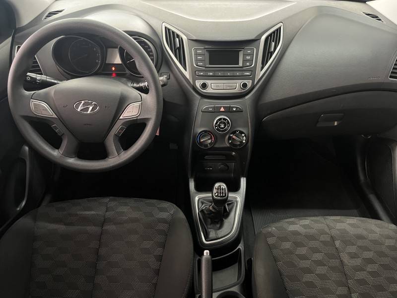 HYUNDAI - HB20 - 2017/2018 - Prata - R$ 56.900,00
