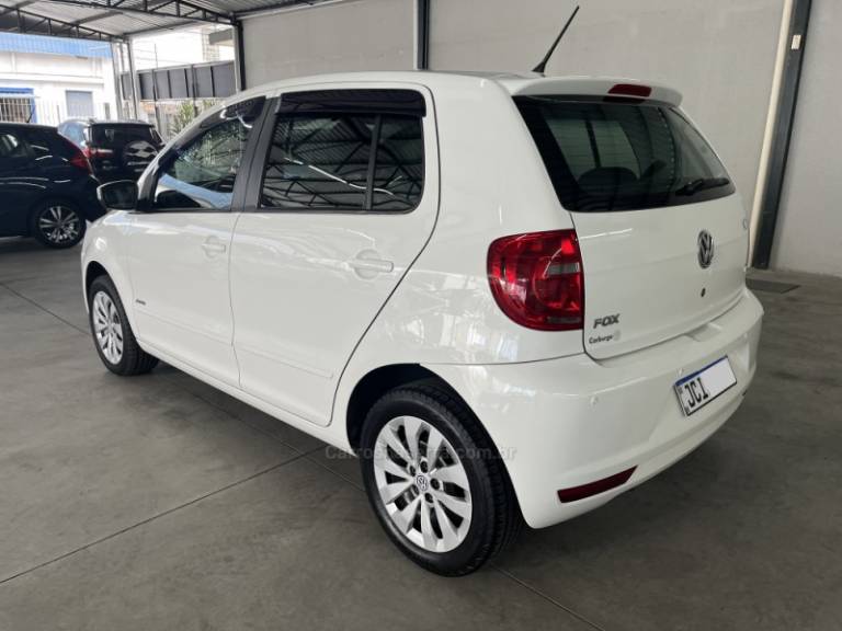 VOLKSWAGEN - FOX - 2012/2013 - Branca - Sob Consulta