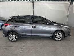 TOYOTA - YARIS - 2023/2024 - Cinza - Sob Consulta