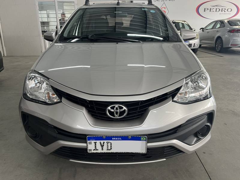 TOYOTA - ETIOS - 2017/2018 - Prata - Sob Consulta