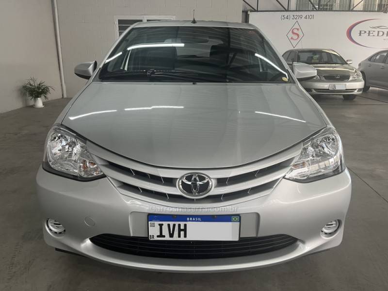 TOYOTA - ETIOS - 2014/2014 - Prata - Sob Consulta