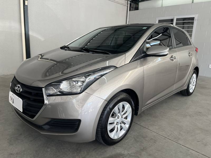 HYUNDAI - HB20 - 2017/2018 - Prata - R$ 56.900,00