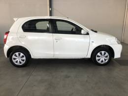 TOYOTA - ETIOS - 2013/2013 - Branca - Sob Consulta