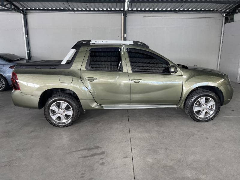 RENAULT - DUSTER OROCH - 2015/2016 - Verde - Sob Consulta