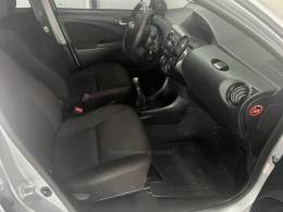 TOYOTA - ETIOS - 2014/2014 - Prata - Sob Consulta