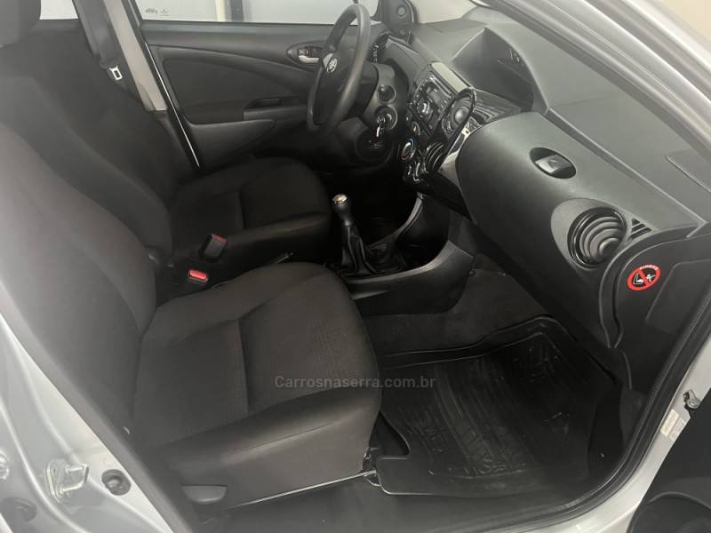 TOYOTA - ETIOS - 2014/2014 - Prata - Sob Consulta