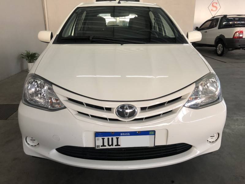 TOYOTA - ETIOS - 2013/2013 - Branca - Sob Consulta