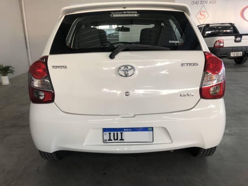 TOYOTA - ETIOS - 2013/2013 - Branca - Sob Consulta