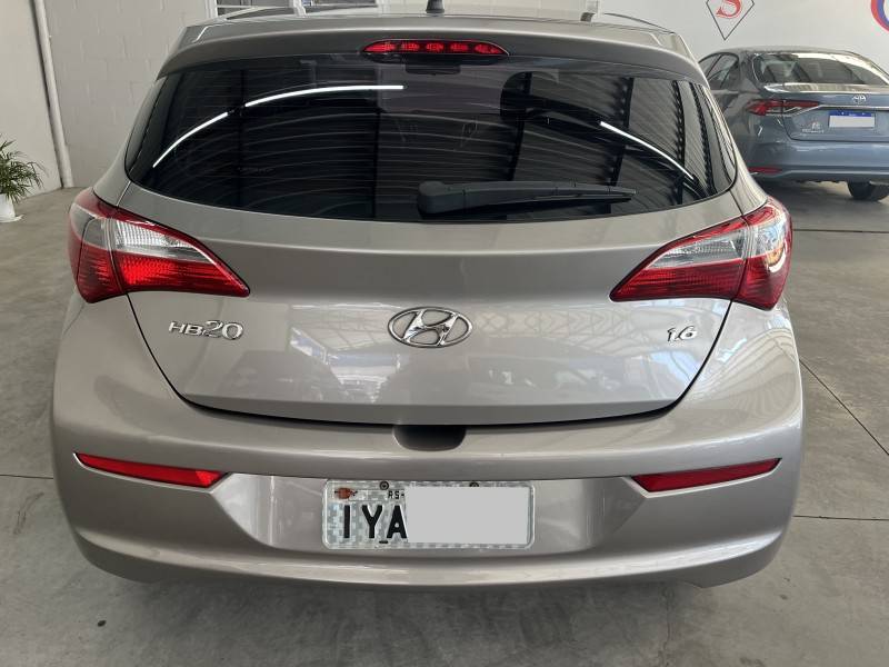 HYUNDAI - HB20 - 2017/2018 - Prata - R$ 56.900,00