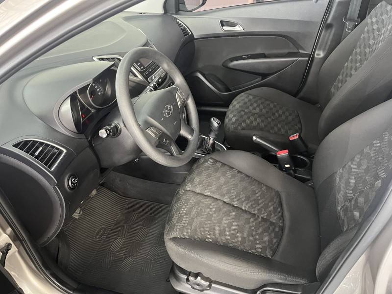 HYUNDAI - HB20 - 2017/2018 - Prata - R$ 56.900,00
