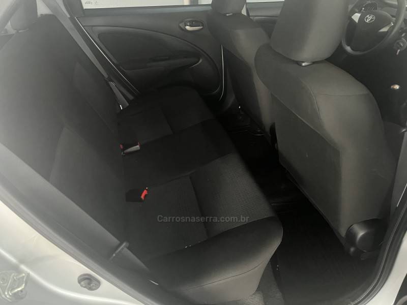 TOYOTA - ETIOS - 2014/2014 - Prata - Sob Consulta