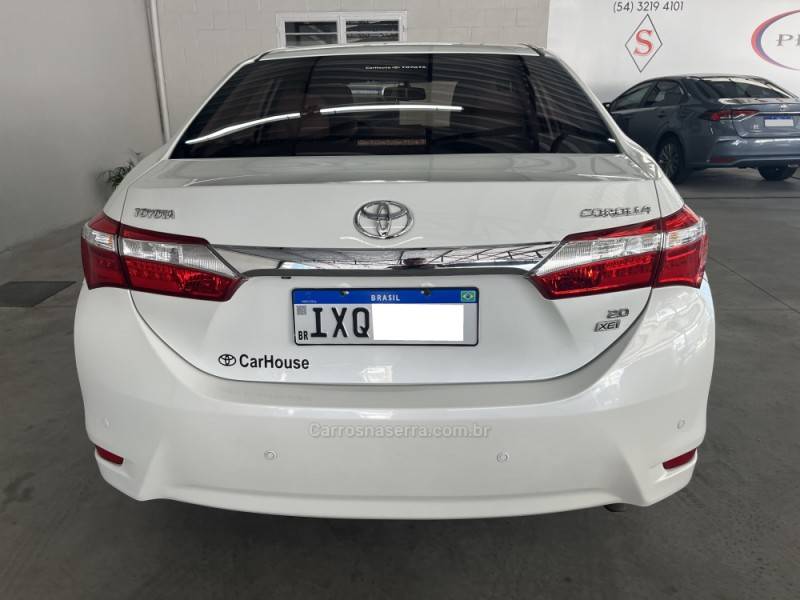TOYOTA - COROLLA - 2016/2017 - Branca - R$ 93.500,00