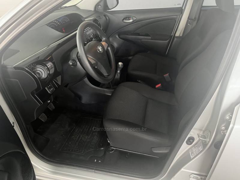 TOYOTA - ETIOS - 2014/2014 - Prata - Sob Consulta