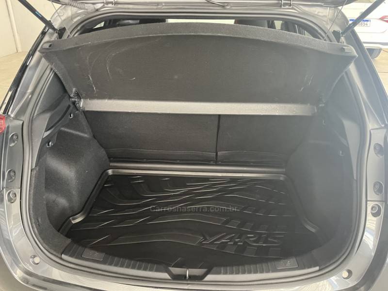 TOYOTA - YARIS - 2023/2024 - Cinza - Sob Consulta